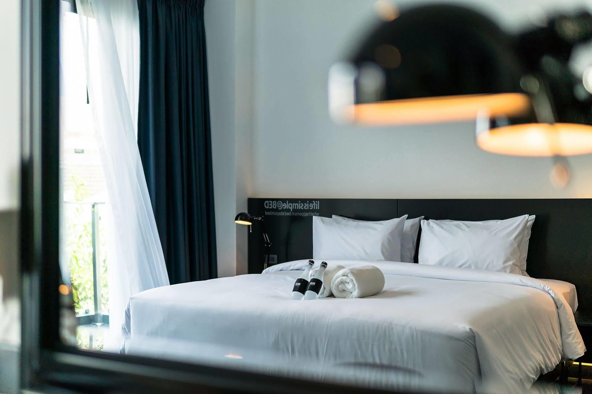 Отель Bed Chiangmai Gate- Adults Only Чиангмай Экстерьер фото